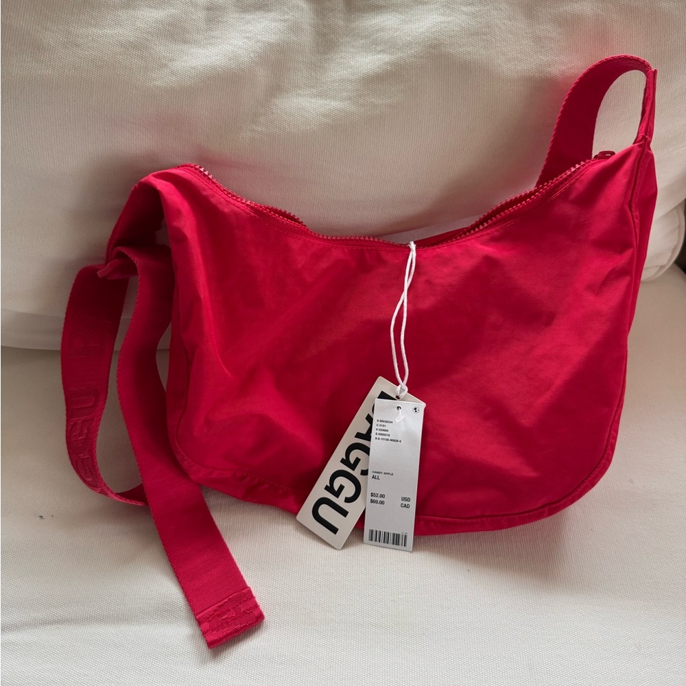 BAGGU CANDY APPLE Medium Crossbody Bag